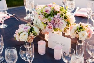 Оформление стола: цветы и свечи