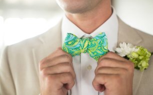 Двухцветный галстук-бабочка жениха