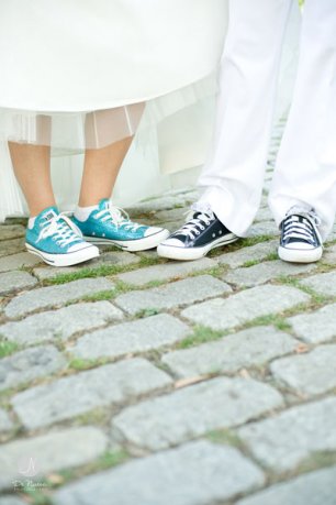 Нестандартная обувь жениха и невесты: кеды