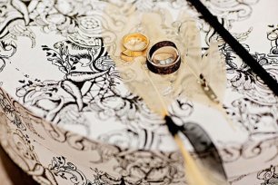 Необычная свадьба, необычные обручальные кольца