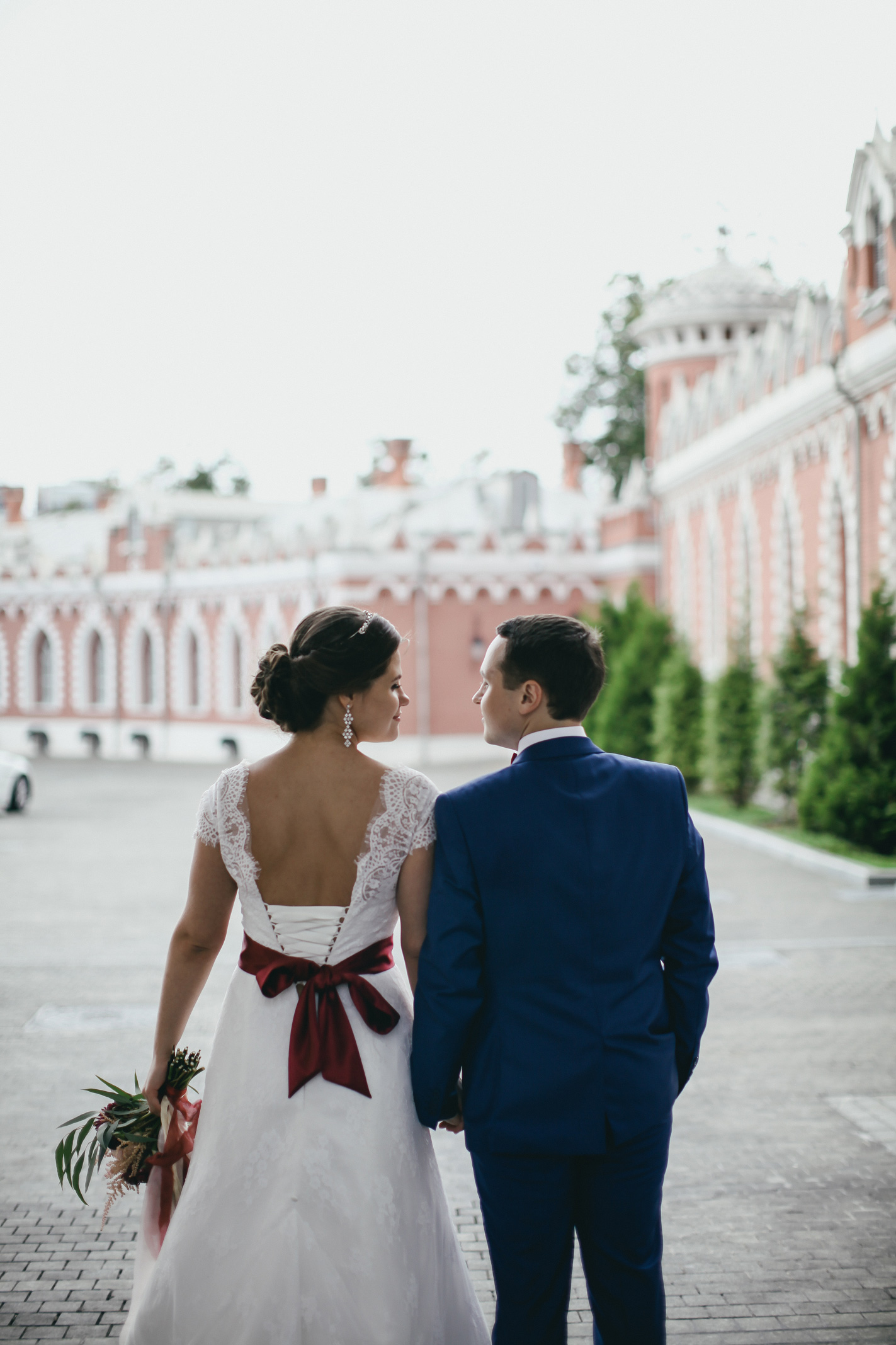 Гранатовая свадьба Ани и Димы в Петровском Путевом Дворце
